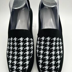 Houndstooth Black and White Round Toe Flat Shoes Size 10 NWOT